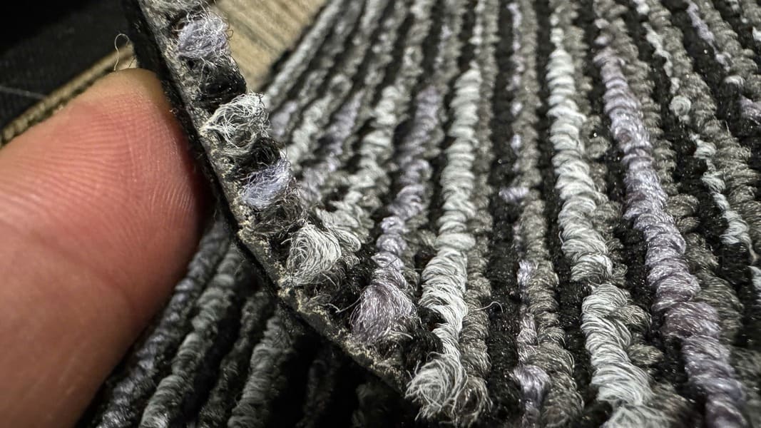 Thảm nỉ 50X50 dày tốt dạng tấm ghép bền đẹp dễ thi công