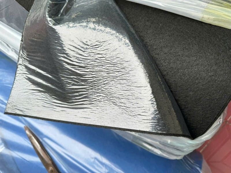 Thảm nỉ màu đen phủ màng PE nilon trải sàn chống nước giá rẻ